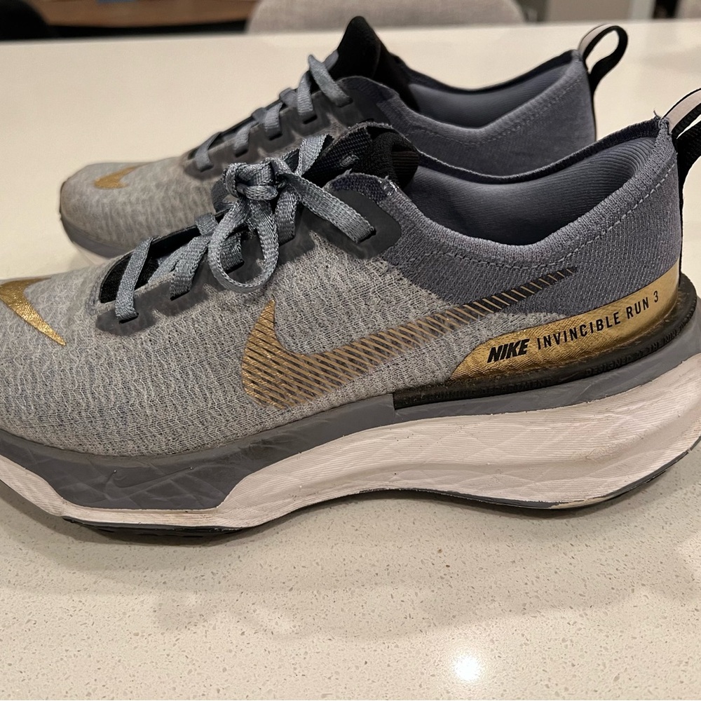 Nike Invincible Run 3 Gray and Gold Running Shoes